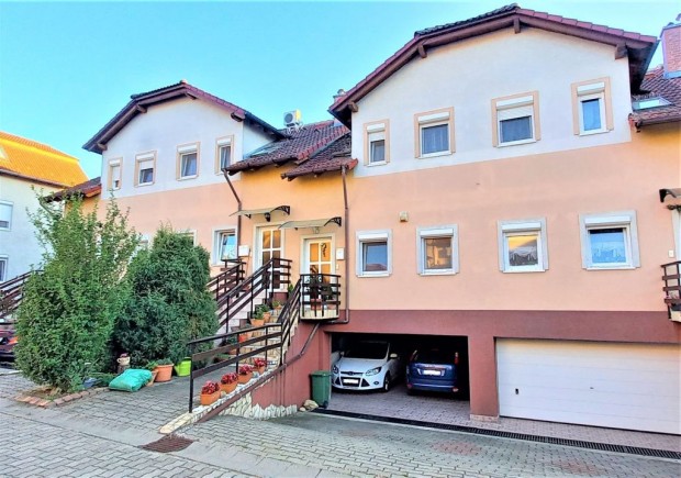 Dunakeszi, Széchenyi utca, 95 m2-es, sorház, 4 szobás, jó állapotú