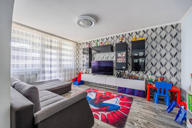 Dunakeszi k�zpontj�ban - feluj�tott 3 szob�s lak�s elad�