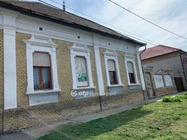 Dunapataji 108 nm-es h�z elad�