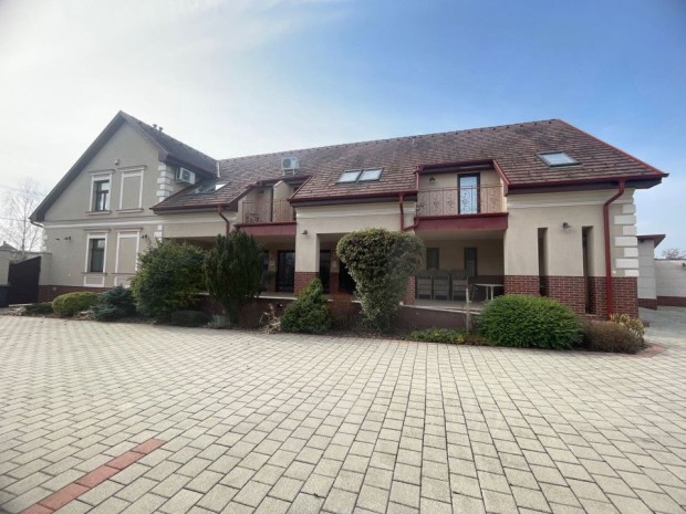 Dunapatajon ig�nyes kialak�t�s�, �jszer� �llapot� panzi� elad�!