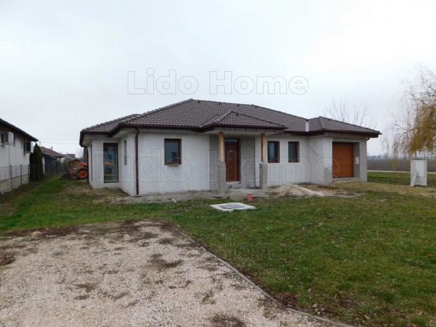 Dunaszegen elad 134m2-es modern, jpts csaldi hz precz s j