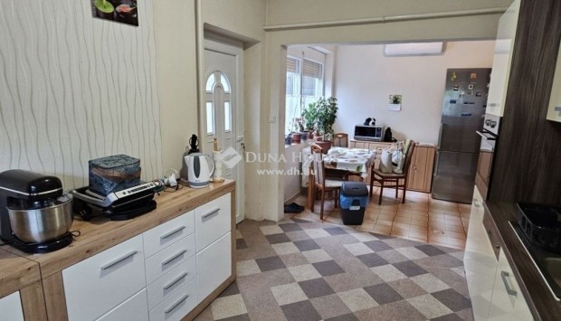 Dunaszekcs�i elad� 128 nm-es h�z