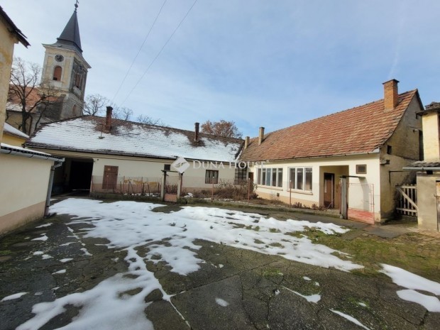 Dunaszekcs�i elad� 169 nm-es h�z