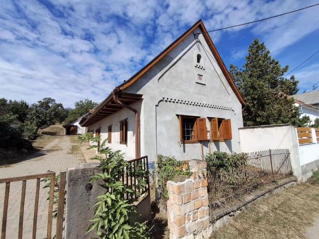 Dunaszentmikl�s, 2+1 szob�s  csal�di h�z elad�