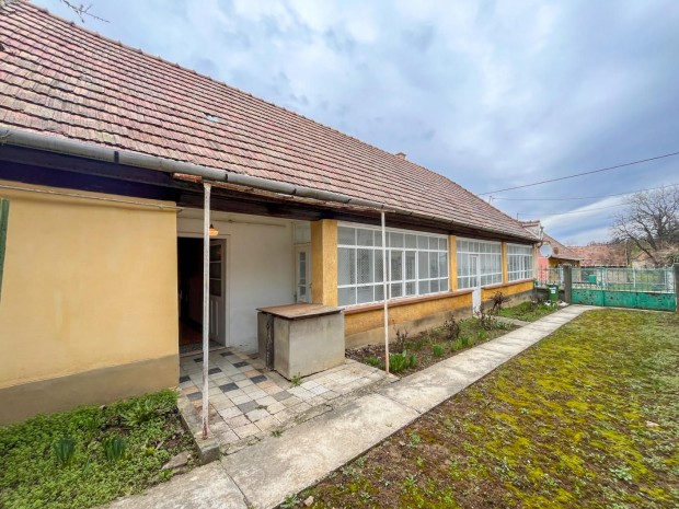 Dunaszentmikl�s, 2+1 szob�s  csal�di h�z elad�