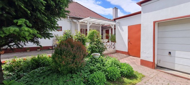 Dunaújváros Újtelepen családi ház eladó