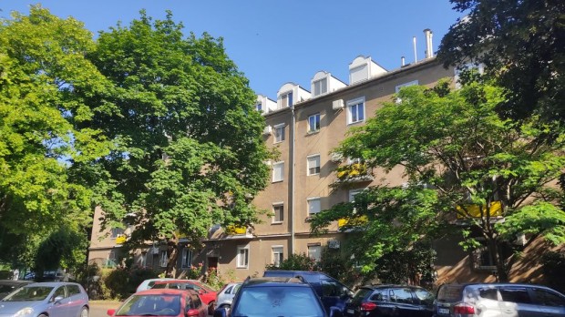 Dunajvros, Esze Tams utca, 50 m2-es, 3. emeleti, trsashzi laks