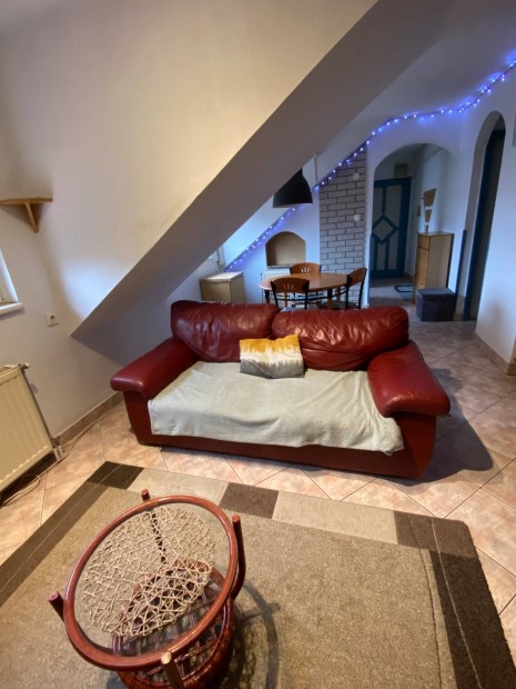 Duna�jv�ros, Liget k�zben tet�t�ri lak�s elad�