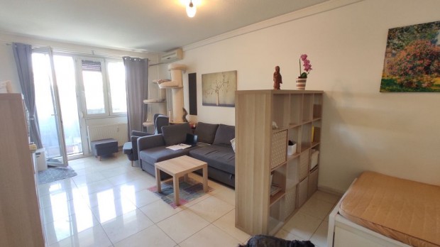 Dunaújváros, Táncsics Mihály utca, 59 m2-es, 3. emeleti, társasházi