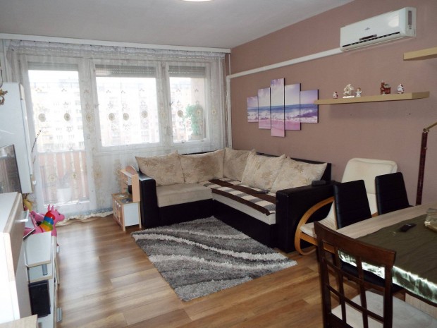 Duna�jv�ros elad� panel lak�s