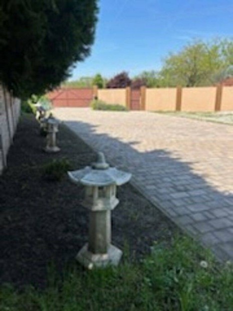 Duna�jv�ros nyaral� elad�