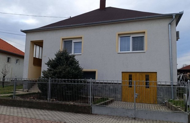 Dunaújváros óvárosi családiház eladó