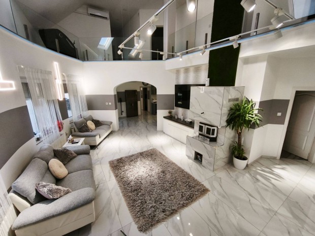 Dunaújvárosban - 380 m2-es, Luxus Okos Otthon eladó!
