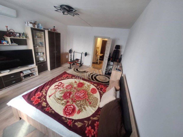 Duna�jv�rosban fel�j�tott lak�s elad�