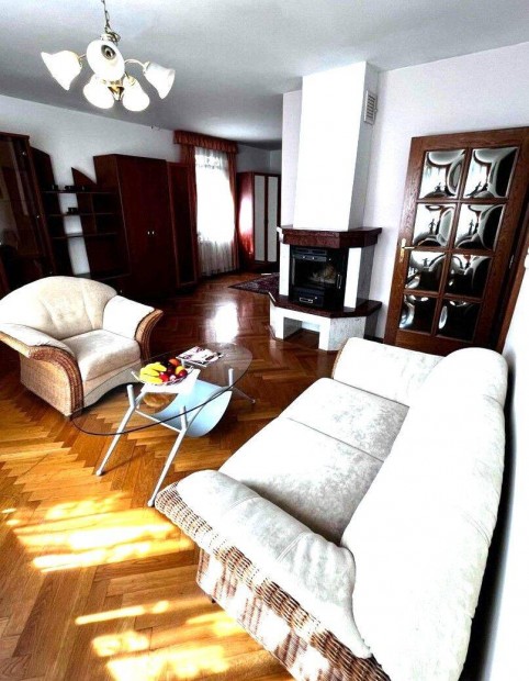 Duna�jv�rosi elad� lak�s