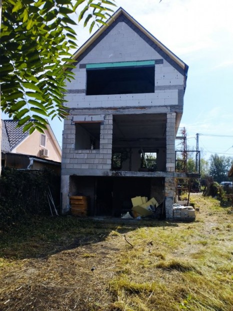 Dunavars�ny, Dunasor utca, 150 m2-es, �d�l�, 5 szob�s, j� �llapot�