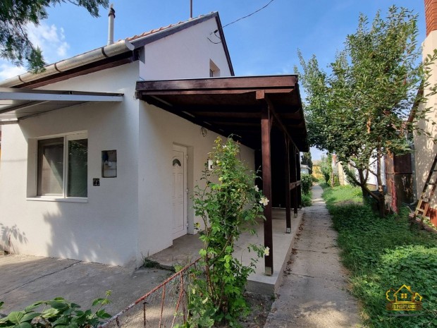 Dunavars�nyban k�zvetlen v�zparti, z�rt �d�l�ter�leti ingatlan! 1198