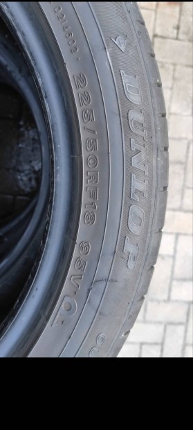 Dunlop 225 50 R18 nyari gumiabroncs defektürős