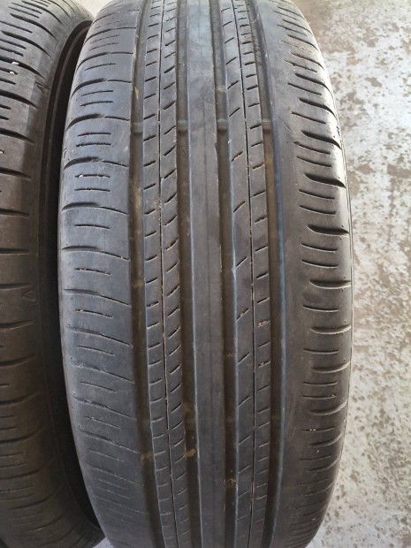 Dunlop 225/60R18 ny�ri gumik 8mm profillal elad�ak