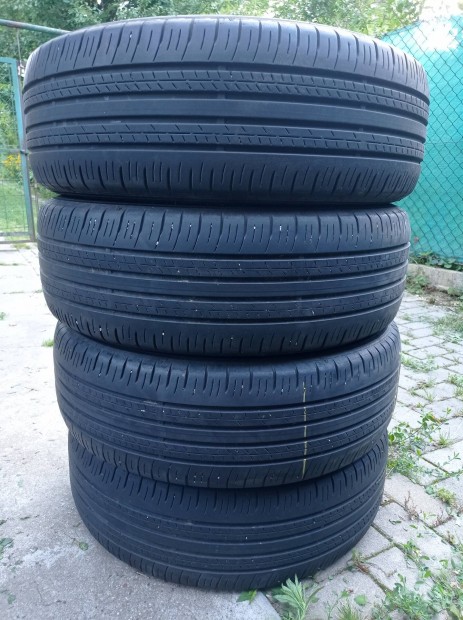 Dunlop Grandtrek pt30 225/60r18 4db/r