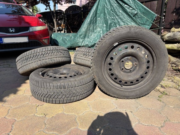 Dunlop Téligumi 205/55 R16 + Lemezfelni szett