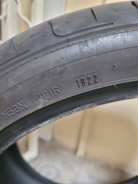 Dunlop aut gumi, abroncs 275/35 R19