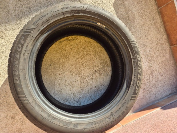 Dunlop n�gy�vszakos gumi 225x50 R17