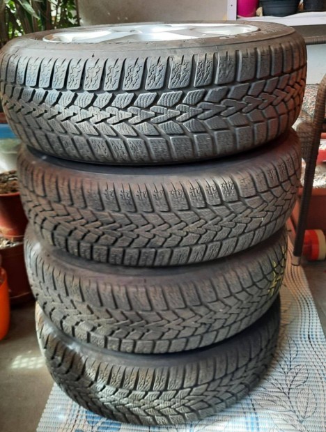 Dunlop tli gumi felnire szerelt 175/65 R15 (4 db)