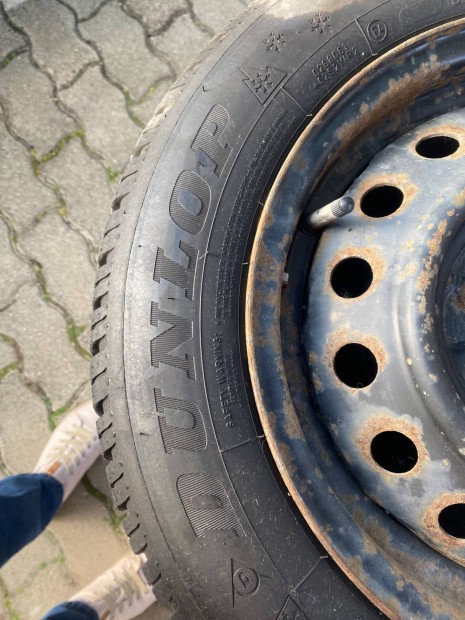 Dunlop téli gumiabroncs felnivel eladó(175/65R14