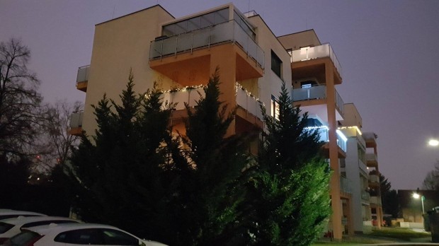 Dupla erk�lyes, napf�nyes csal�di otthon modern k�rnyezetben elad�