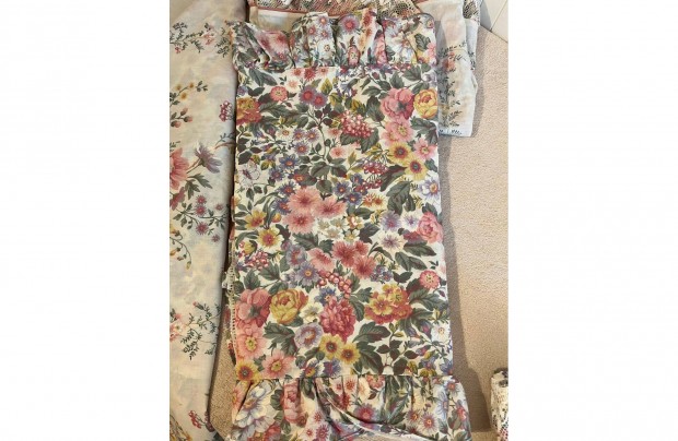 Dupla m�ret�, angol st�lus�, d�s vir�gmint�s k�l�nleges �gynem�