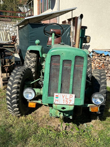 Dutra UE28 Traktor