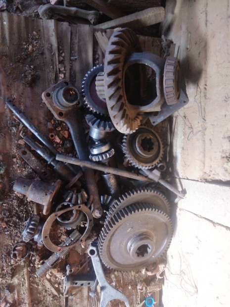 Dutra ue 28 vegyes alkatrsz 2"