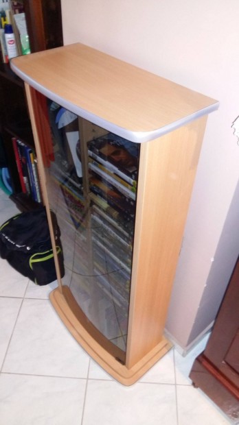 Dvd lemez tároló szekrény 100 db fér benne el. Hama tipus