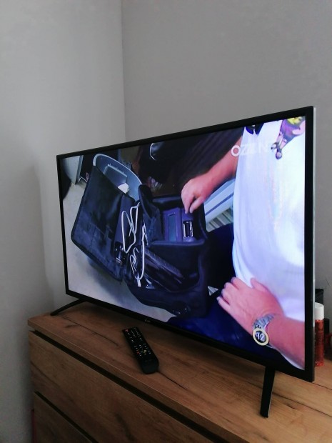Dyras 100cm Full HD LED TV