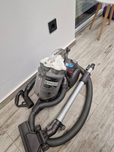 Dyson porzsk nlkli porszv ingyen futrral elad