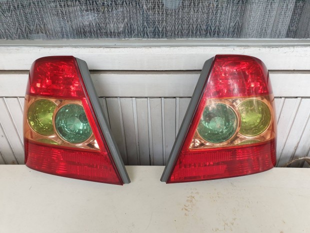 E12 (2002-2007) Toyota Corolla sedan (4 ajts) hts lmpk eladk