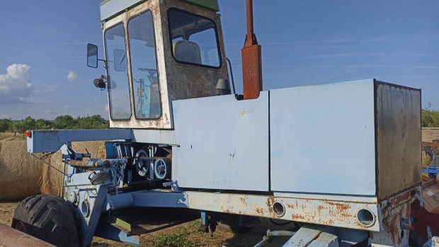 E301 kaszálógép és vágóasztal