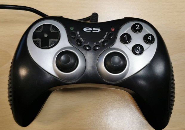 E5 SF-4101 PC gamepad / kontroller