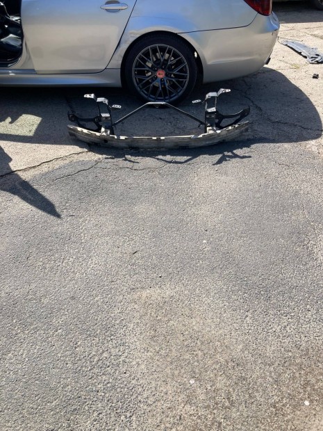 E60 Homlokfa
