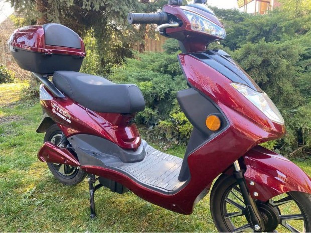 EA ZT-27 *Warrior* model �lomsavas 48V/20Ah akkumul�torral 900W motor