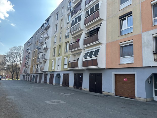 ELAD� 2,5 SZOB�S ERK�LYES PANELLAK�S 31,9 MFT