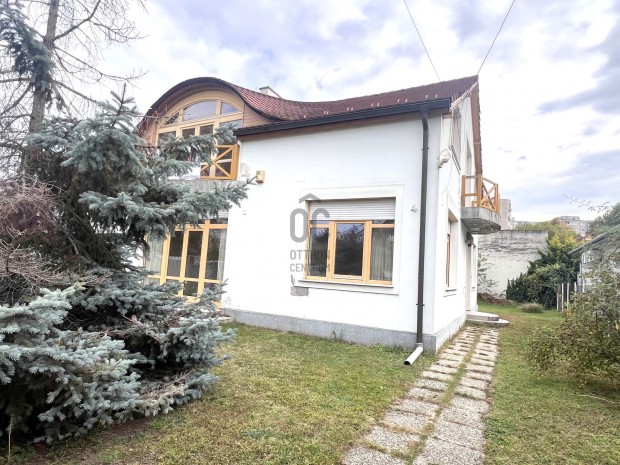 ELAD� 2 GENER�CI�S, EGYEDI KIALAK�T�S� CSAL�DI H�Z PESTSZENTL�RINCEN,