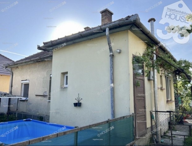 ELAD� 3 szob�s csal�di h�z a Kossuthv�rosban !