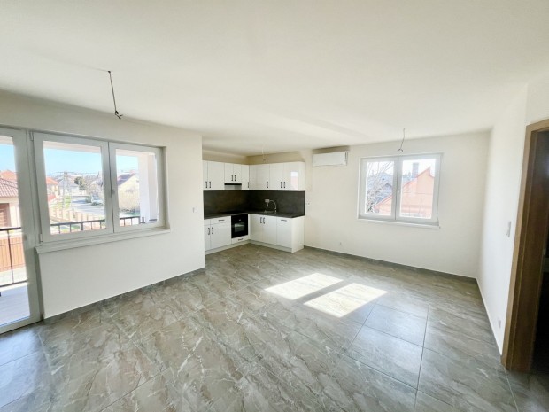 ELAD� AZONNAL K�LT�ZHET� �J�P�T�S� LAK�S DERECSKE BELV�ROS�BAN!