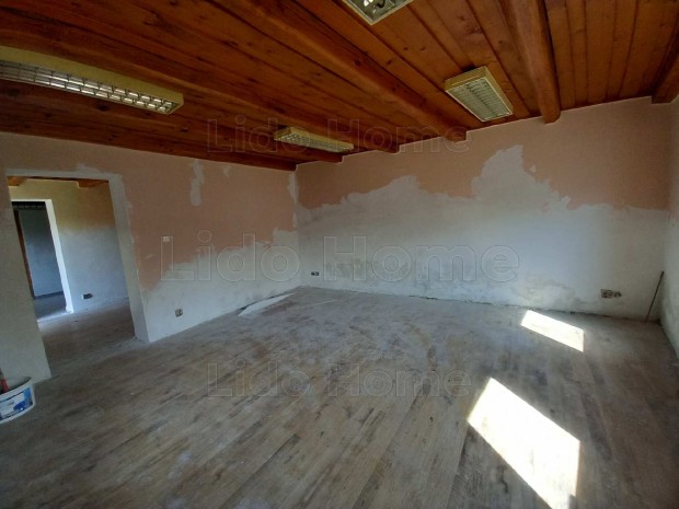 ELAD� CSAL�DI H�Z GY�R �JV�ROS R�SZ�N!