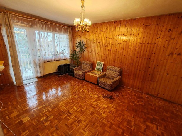 ELAD� ELS� EMELETI H�SZIGETELT 3 SZOB�S T�GLALAK�S GAR�ZZSAL �S SAJ�T