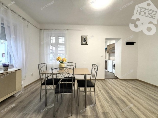 ELAD� FEL�J�TOTT LAK�S KECSKEM�T BELV�ROS�BAN  TERASSZAL!