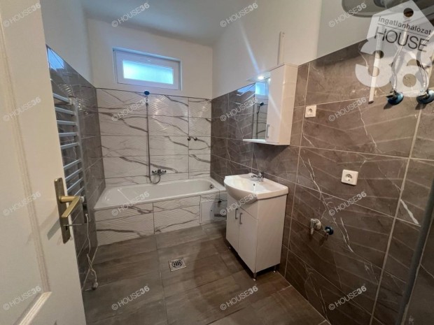 ELAD� FEL�J�TOTT LAK�S KERTKAPCSOLATTAL!