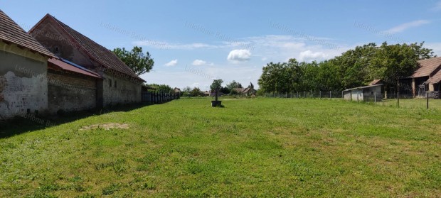 ELAD� SOMOGYSZENTP�LI �P�T�SI TELEK K�ZM�VEKKEL